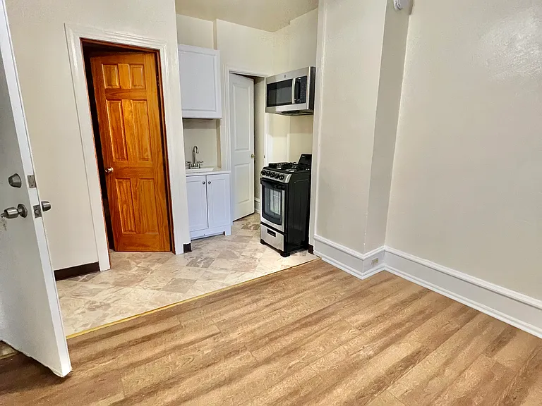 3323 Spring Garden St #1F — Photo 3