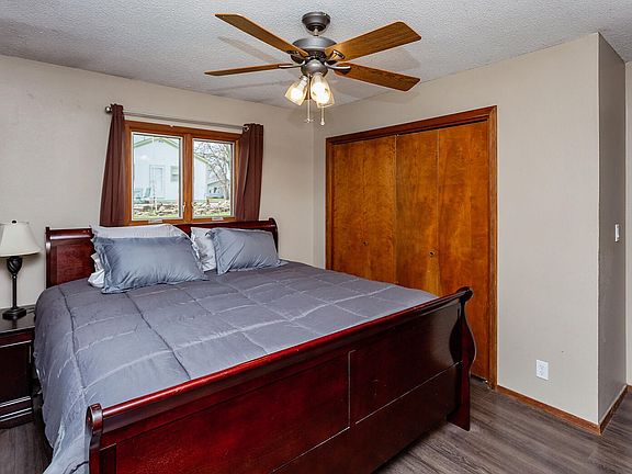 3rd image of 515 Hillcrest Dr