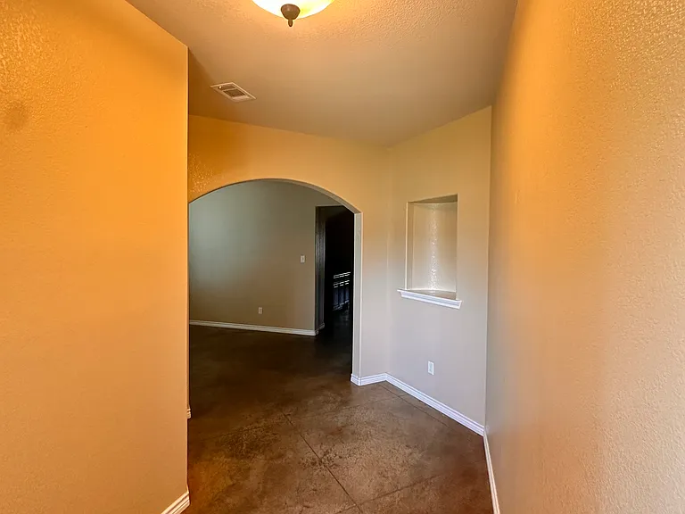 425 Nelson St — Photo 3
