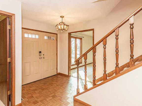 3rd image of 3008 Eisenhower Cir
