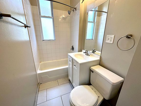 5th image of 1824 N Paulina St #2R