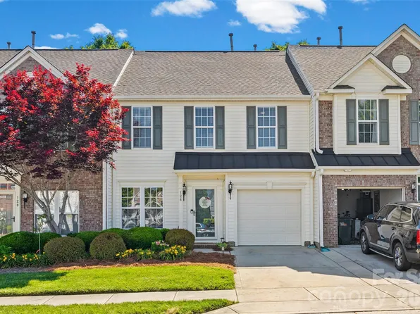 126 Autumn Falls Dr #26, Clover, SC 29710