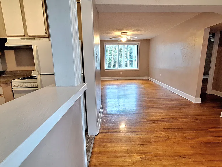 405 E 5th St #C3 — Photo 15