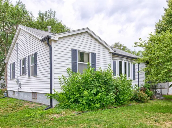 2734 S 7th St, Council Bluffs, IA 51501