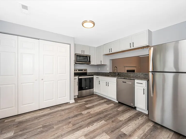 214 Ashfield Ct — Photo 11