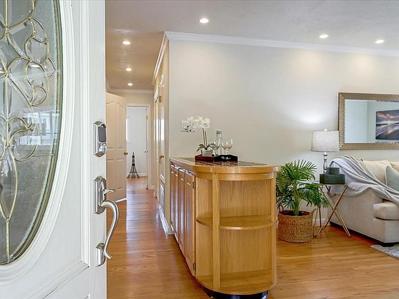 5th image of 311 Lowell Ave