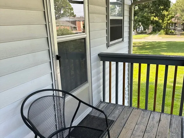 209 W Grand Ave #6, Carterville, IL 62918