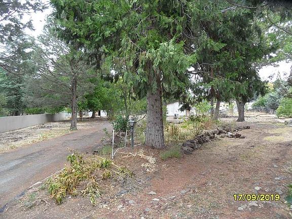 3rd image of 411 Valley Dr