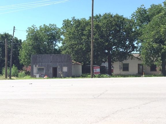 2nd image of 1702 Fort Worth Hwy