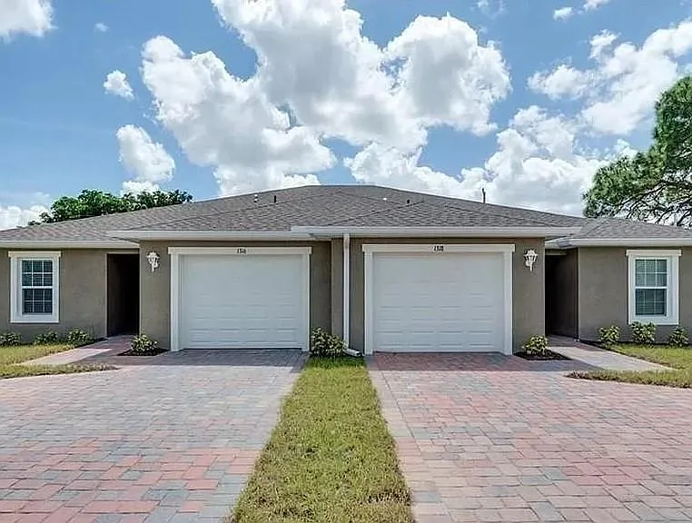1406 SW Trafalgar Pkwy — Photo 1