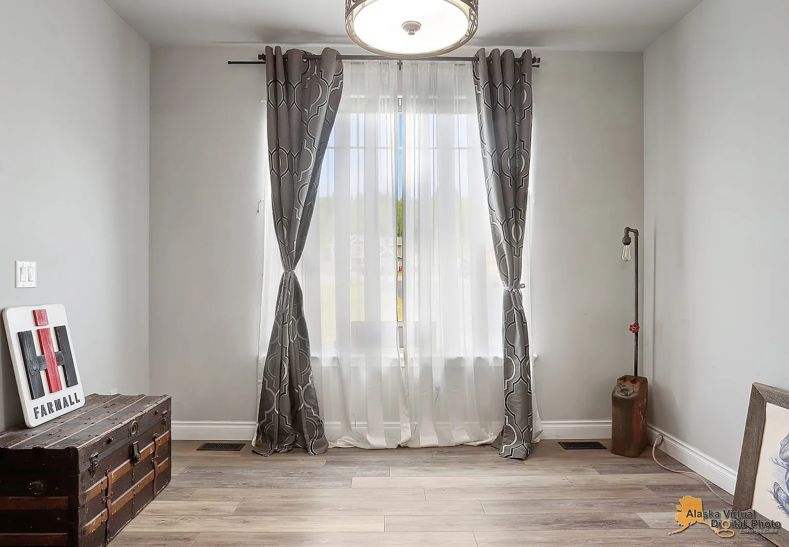 4 bed, 2216 sqft, $3,495 — Photo 4