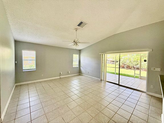 5th image of 5707 Silver Oak Dr