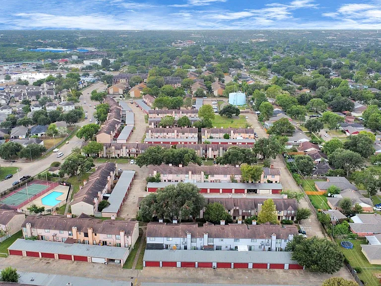 12400 Brookglade Cir #47 — Photo 33