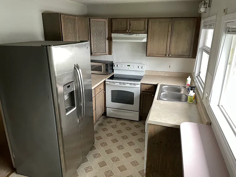 835 Bragaw St #5 — Photo 2