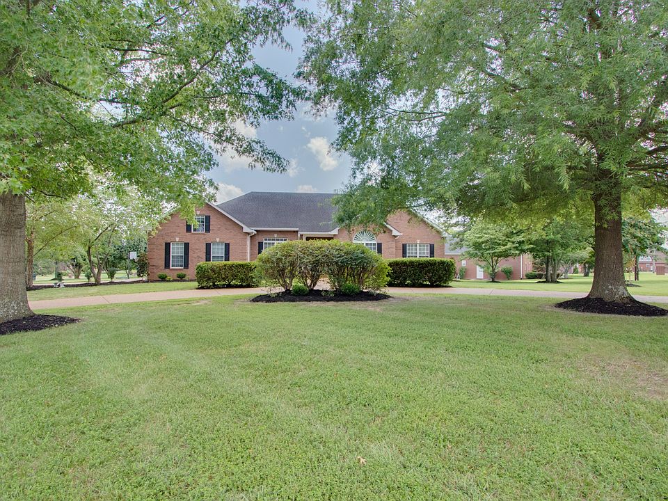 1st image of 155 Woodlake Dr
