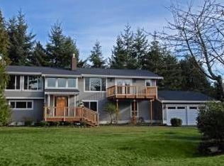 11196 Christopher Pl NE, Bainbridge Island, WA 98110