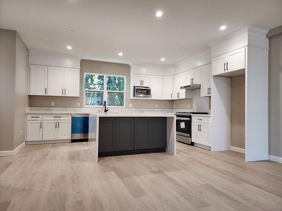 Large Kitchen with Waterfall Island