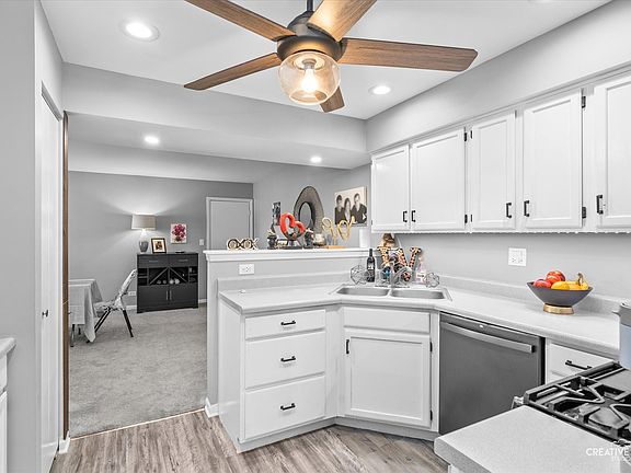 5th image of 30W063 Penny Ln #E