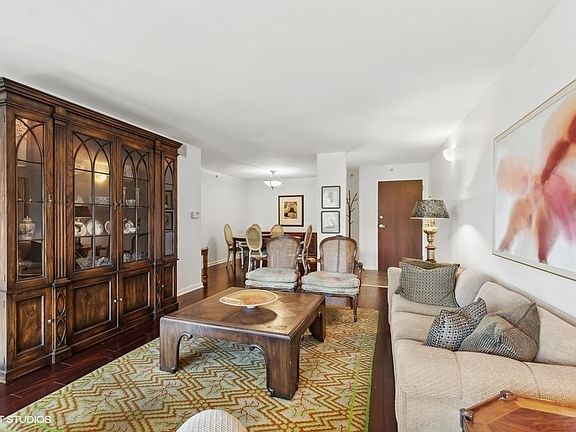 4th image of 1633 2nd St APT 401