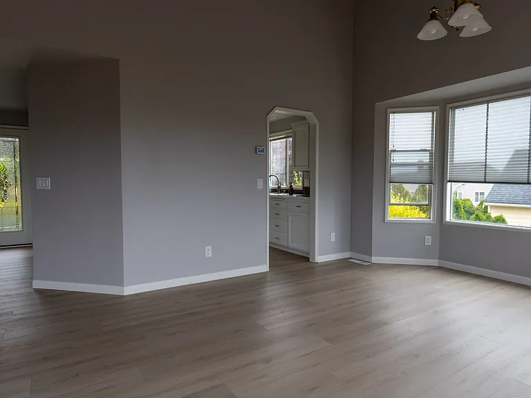 Main room / dining room