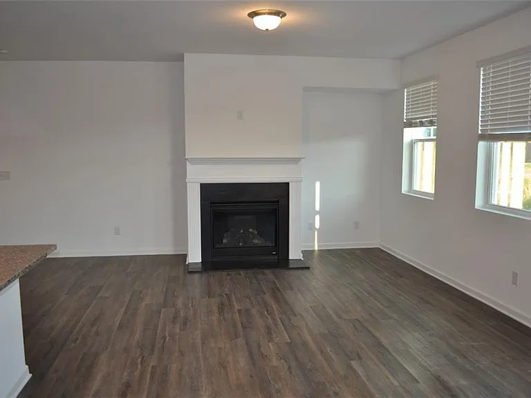 5745 Thornton Dr — Photo 15