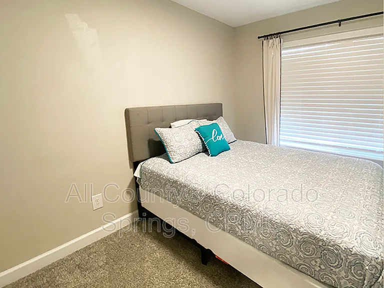 1762 Grand Overlook St — Photo 16