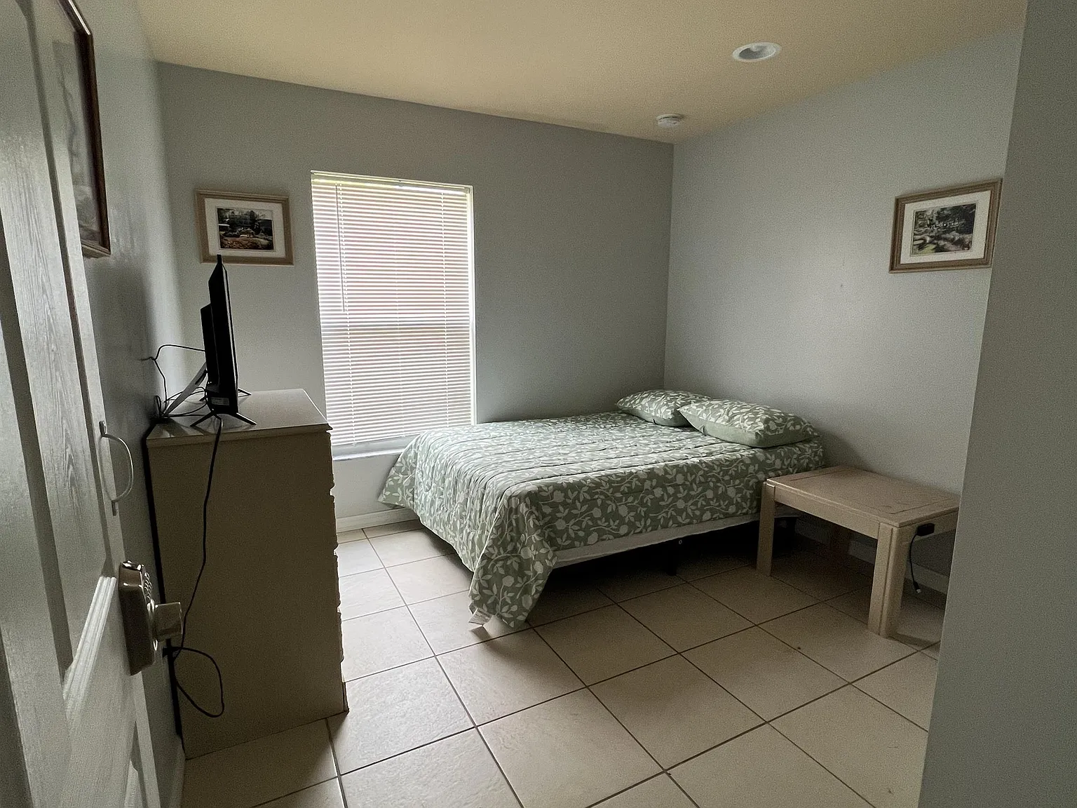 2925 Montclaire Ave — Photo 2