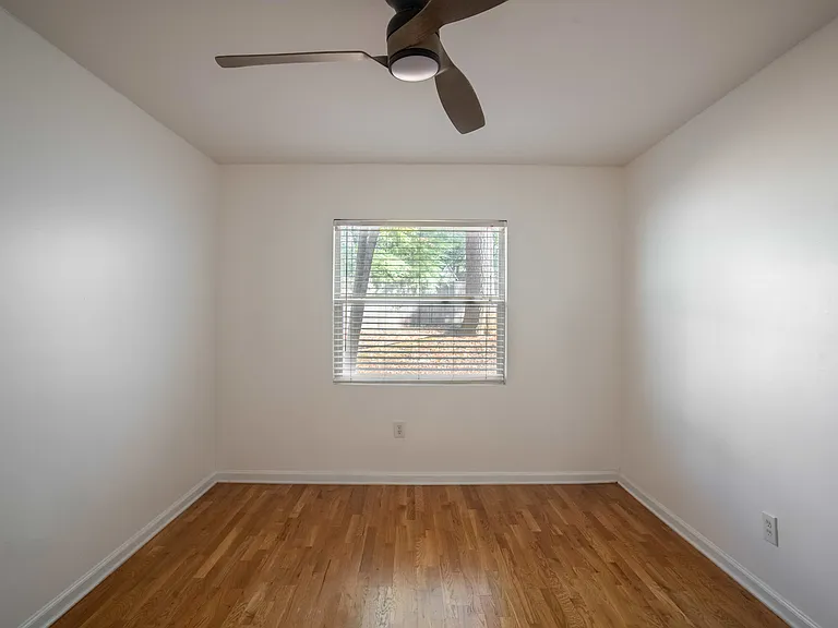 1514 Stone Gate Ln SE — Photo 8