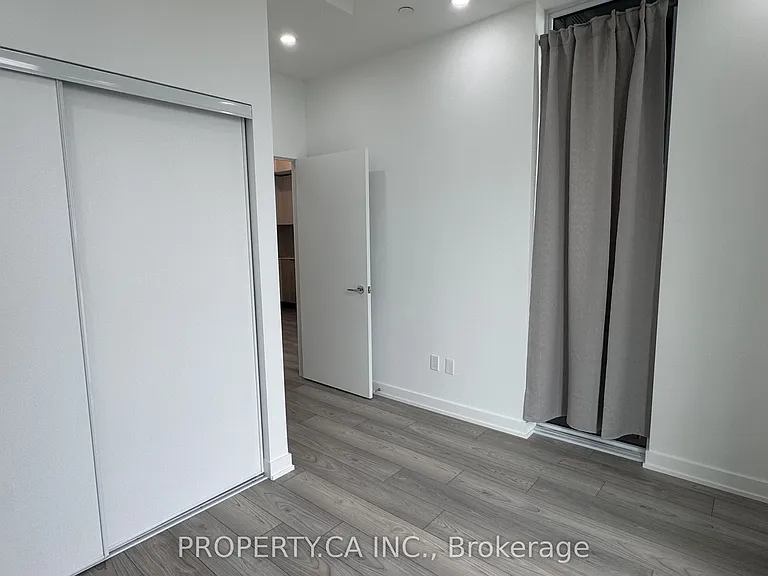 1007 The Queensway #910 — Photo 5