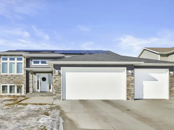 415 33rd St N, Moorhead, MN 56560