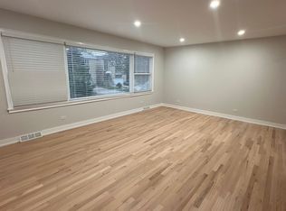 5033 Carol St APT 1, Skokie, IL 60077
