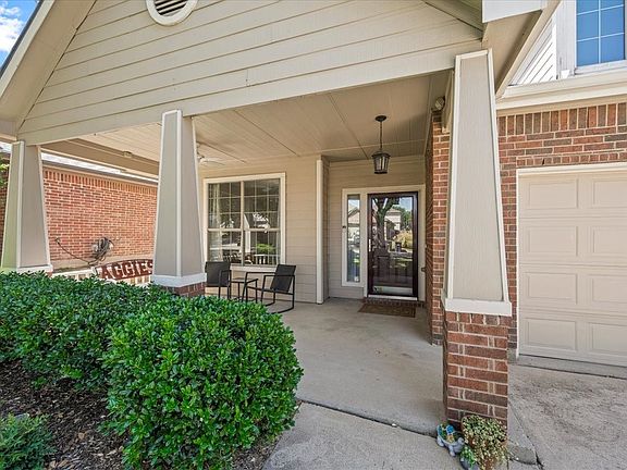 3rd image of 10437 Bradshaw Dr