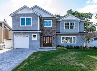 3 Sterling Ave, Merrick, NY 11566