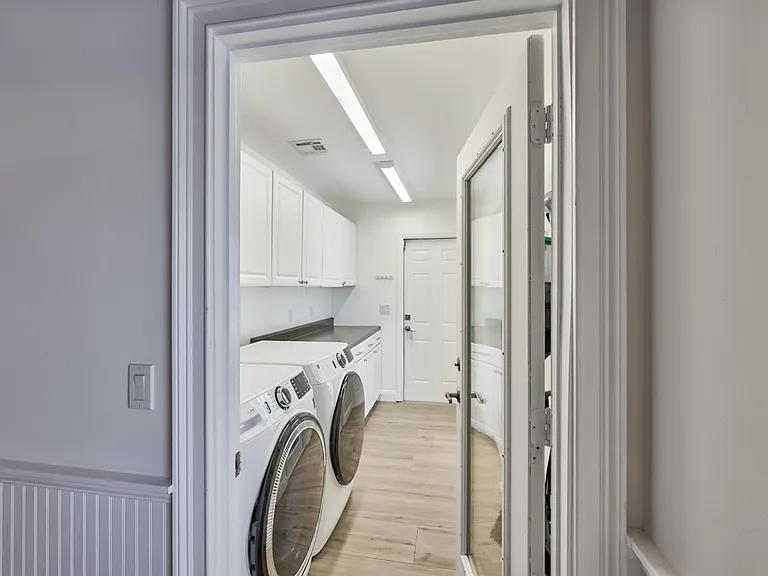 100 Neptune Dr — Photo 23