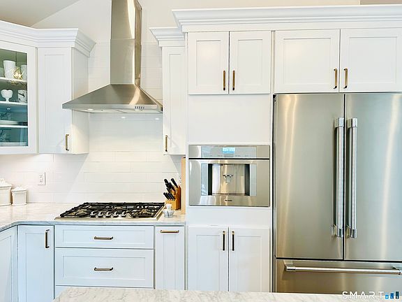 3rd image of 17 College Street