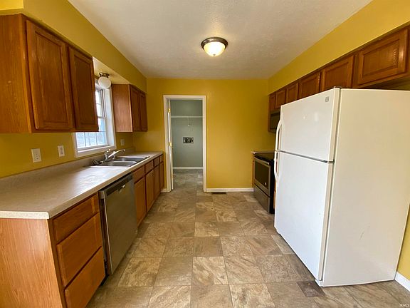 3rd image of 4849 S Stansifer Ln