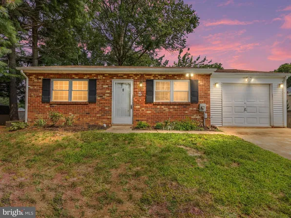 5 Topaz Dr, Newark, DE 19702