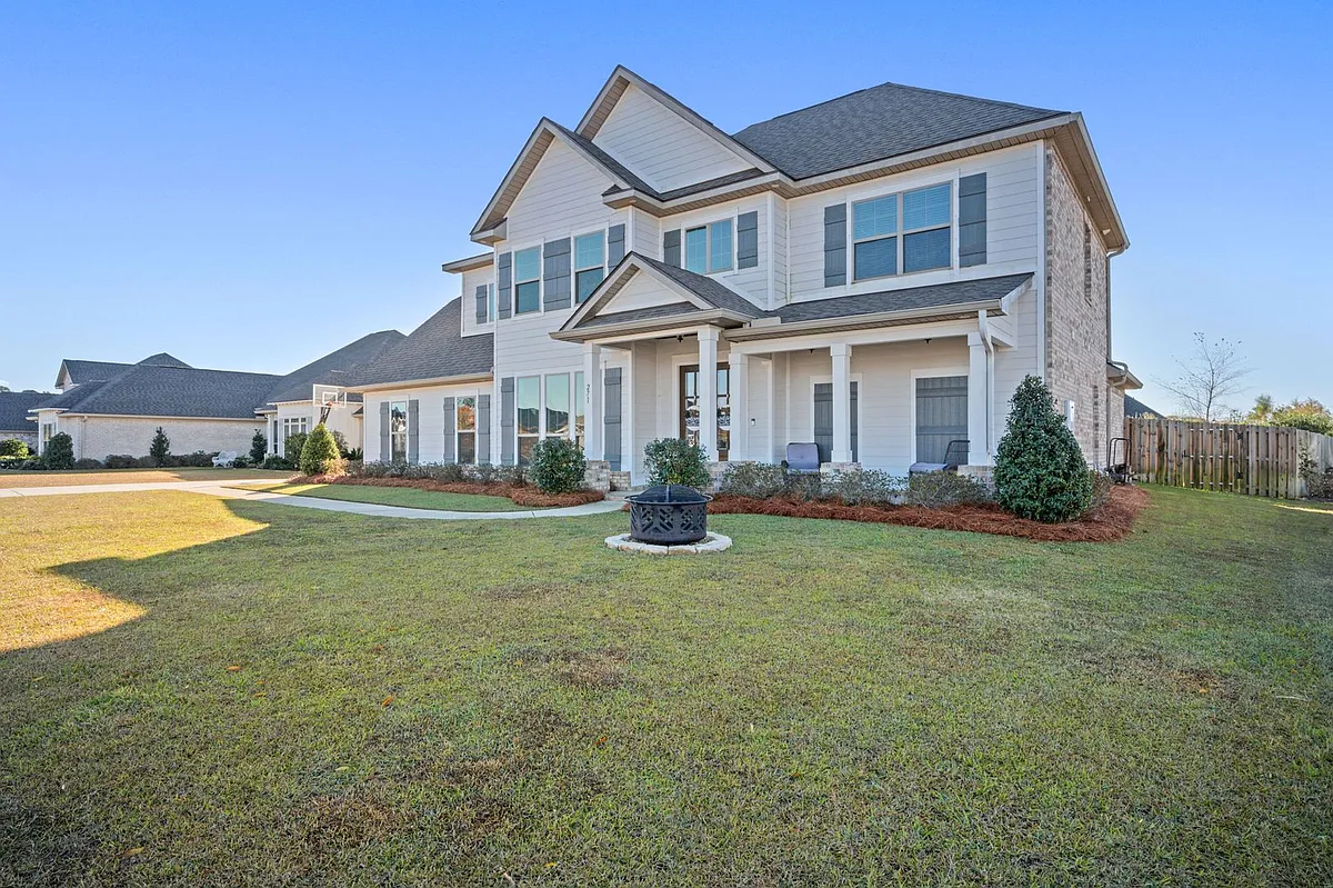 Building Photo - 271 Hemlock Dr