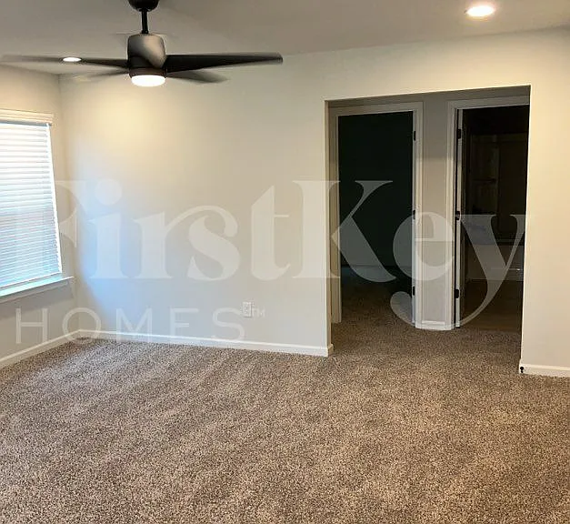 165 Tulip Dr — Photo 4