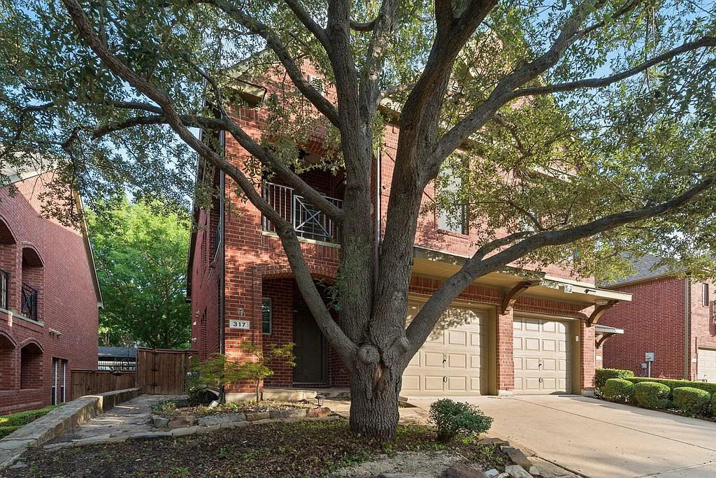 4 bed, 3.5 bath, 2715 sqft, $3,000 — Photo 2