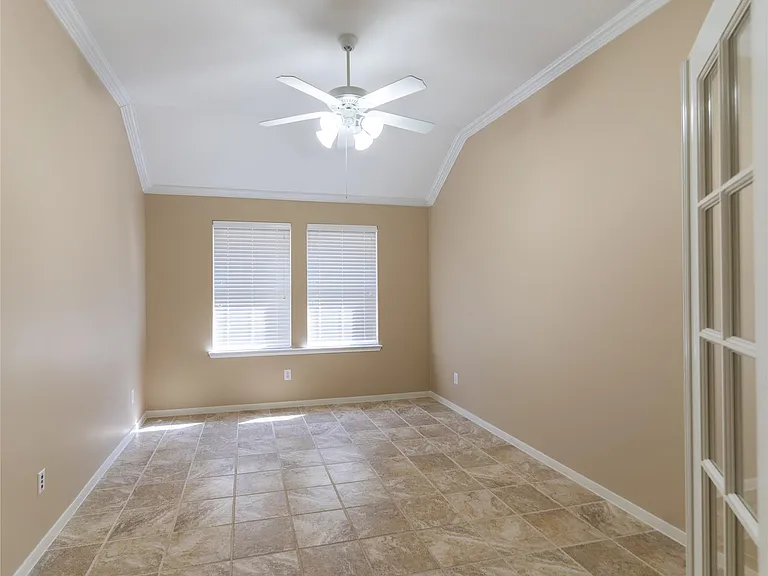 16123 Hitching Post Ct — Photo 4