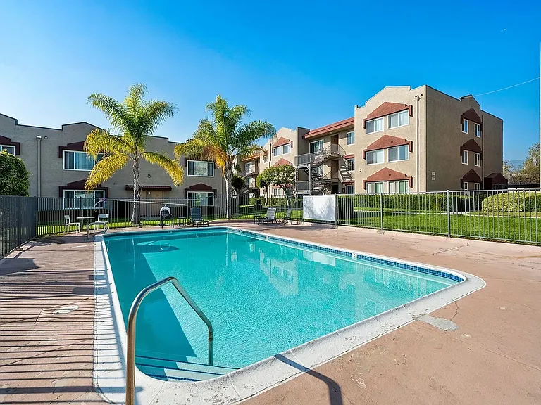 Azusa Gardens Apartments — Photo 3