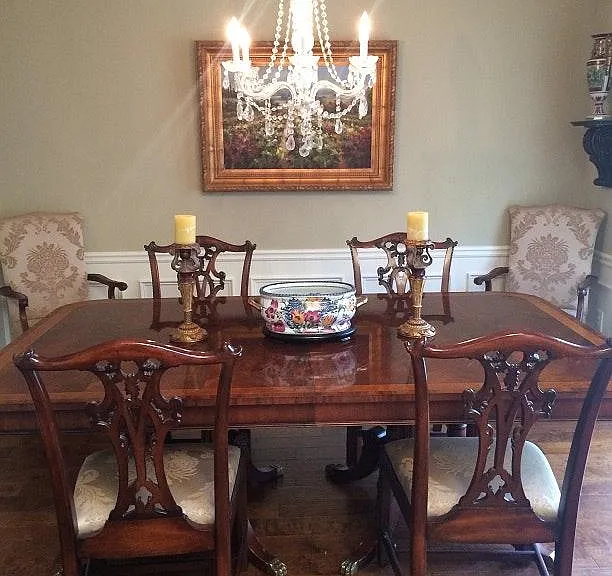 SAMPLE FURNISHINGS: Dining Room
