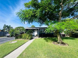1020 S 14th Ct, Lantana, FL 33462