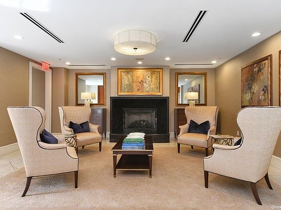 4th image of 1000 Royal Ct