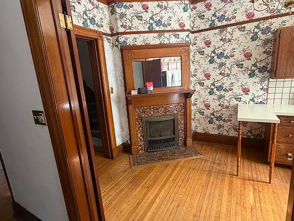 3rd image of 405 Hamilton St Unit 1