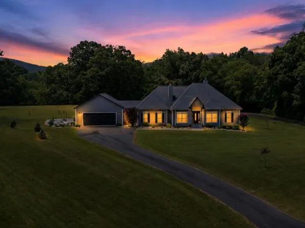 1502 Smithfield Ln, Young Harris, GA 30582