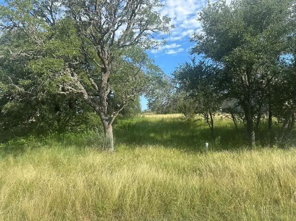 4032 Comanche Trace Dr, Kerrville, TX 78028
