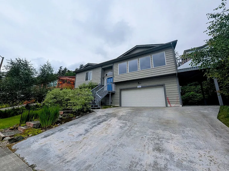2981 Foster Ave — Photo 2