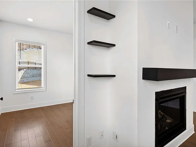 395 Tillman Pass — Photo 11